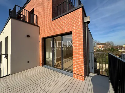 Dans une résidence neuve de Saint Germain en laye un appartement avec 4 chambres, une terrasse avec une vue sur Paris et le château.