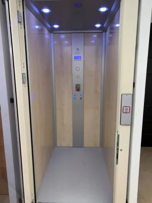 Intérieur de cabine pour cet ascenseur de maison hydraulique en intérieur installé entre Marseille & Aix en Provence