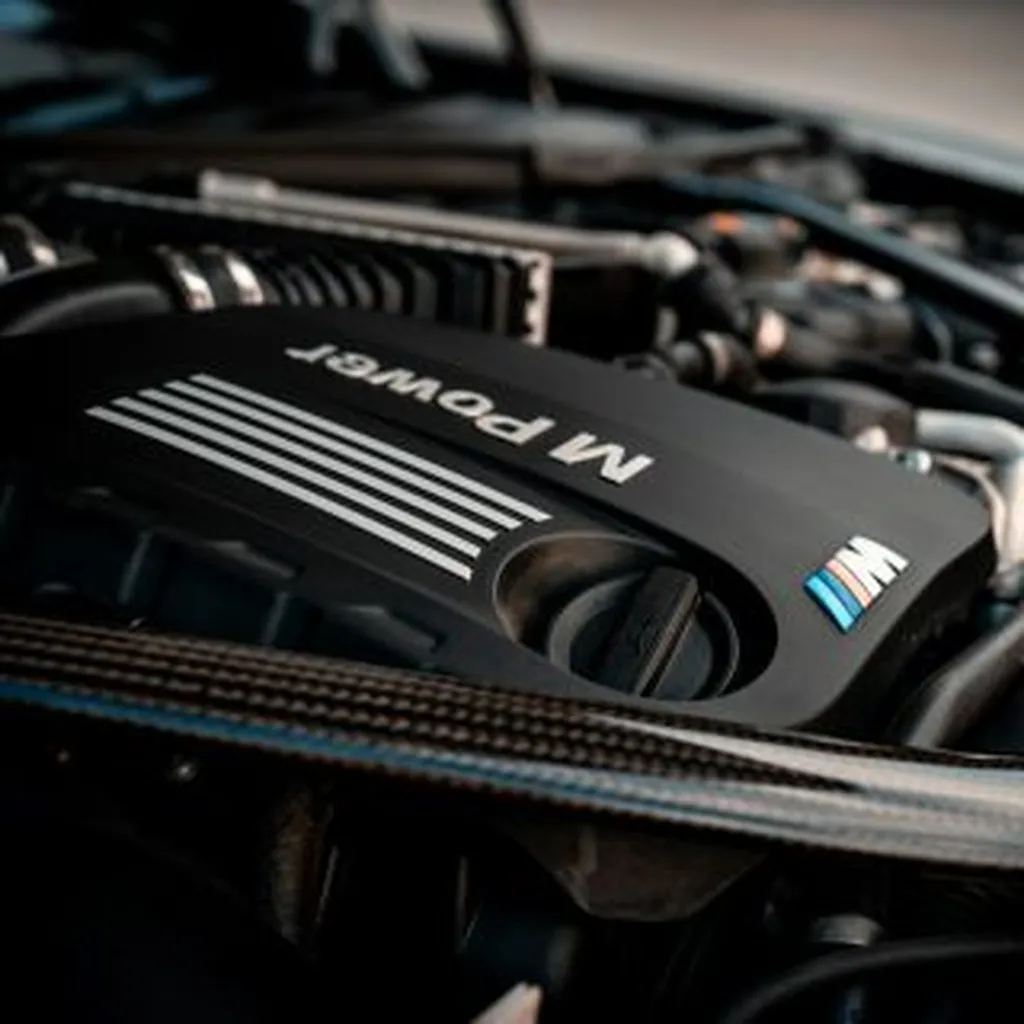 Traitement compartiment moteur automobile nettoyage détaillé protection plastiques caoutchoucs rendu soigné professionnel en Moselle haut de gamme