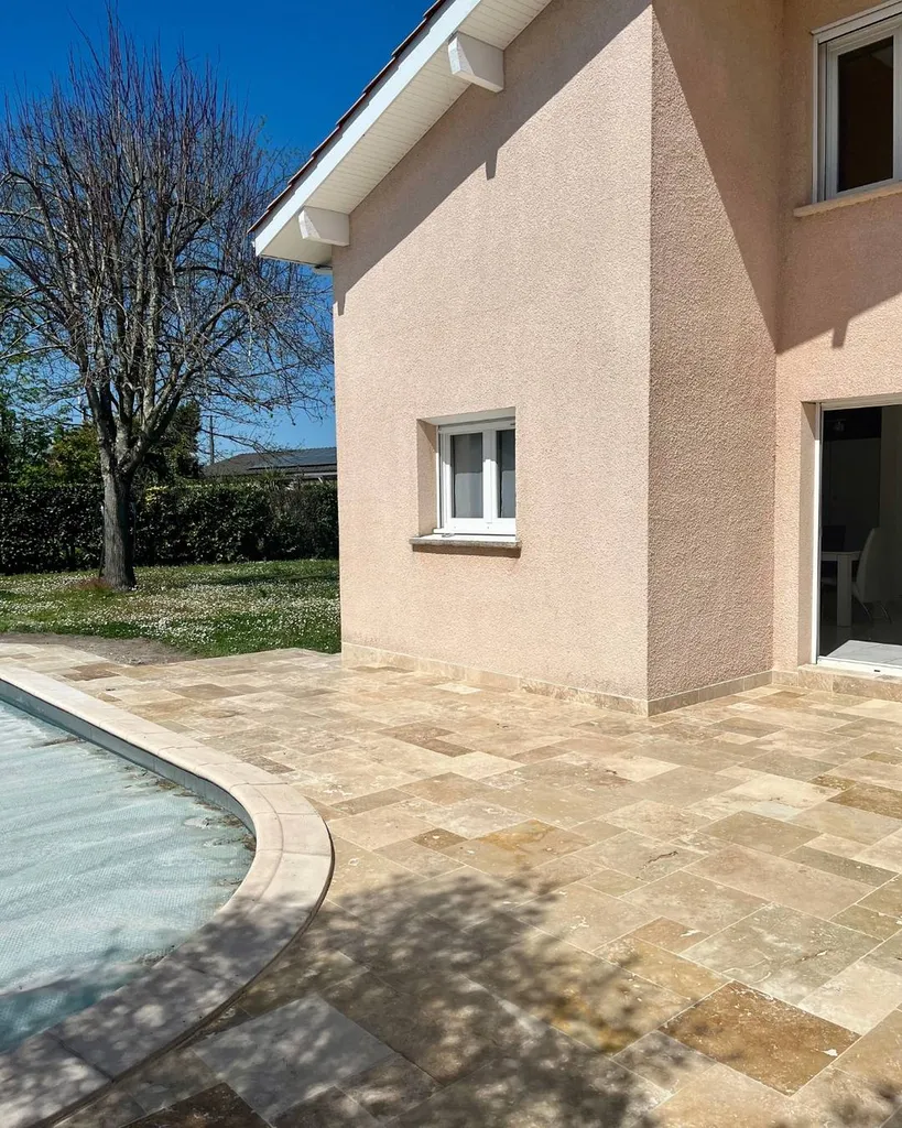 Terrasse en travertin