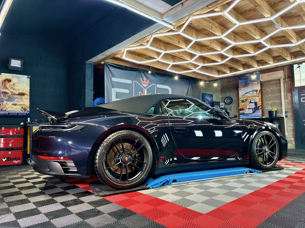 protection carrosserie polissage traitement céramique DETAILING Vaugneray socialiste Porsche 992 GTS Cabriolet