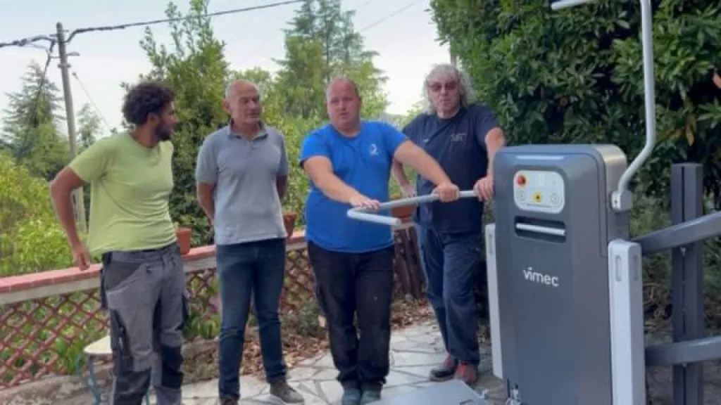 L'union fait la force, merci aux équipes VIMEC & Oval'Access pour leur professionnalisme pour l'installation de cette plateforme oblique en extérieur près de Nice