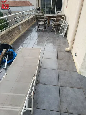 Rénovation d'une étanchéité de terrasse isolée avec dalle sur plots au dernier étage d'un appartement sur Marseille