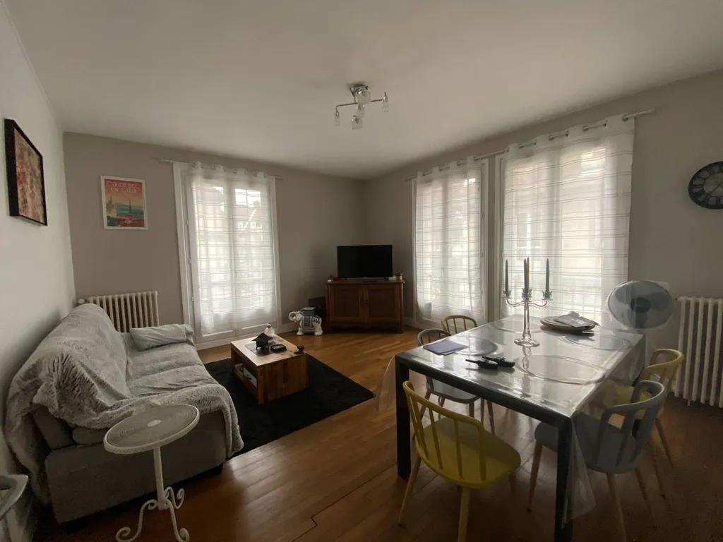 A vendre : Appartement F3 en centre ville de Caudebec-en-Caux - 1er étage - Bon état général