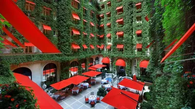 Hotel Plaza Athénée in Paris