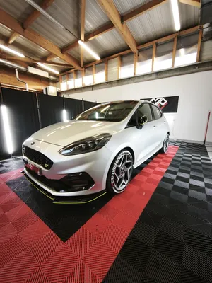 Protection carrosserie PPF FlexiShield haute résistance avec pose bulk professionnelle sur Ford Fiesta ST à Randan Clermont-Ferrand