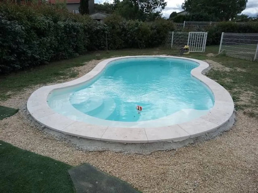 MARGELLES PISCINE TRAVERTIN BEIGE 1ER CHOIX EXTRA 61 X 33 X 3 CM BORD DROIT 