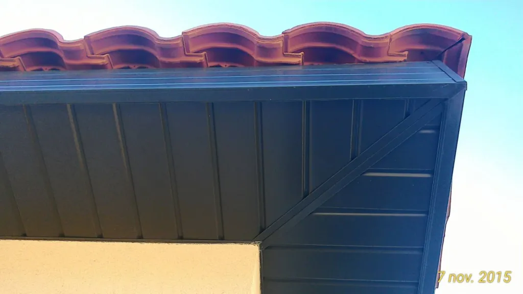 Prix débord de toit avec sous face aluminium ardoise à Bollène dans le Vaucluse