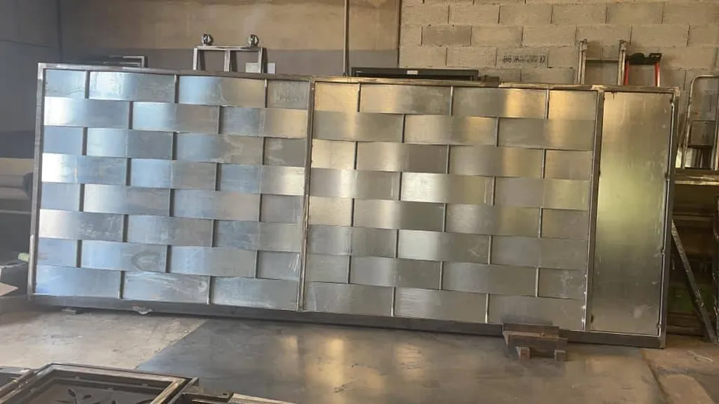 Portail coulissant tressé sur mesure en acier galvanisé