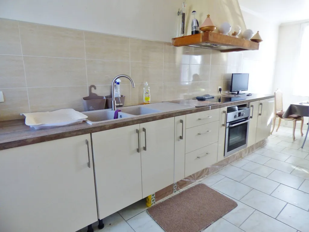 Cherche à acheter maison de ville à étage avec 5 chambres proche Tourville la Rivière 76410