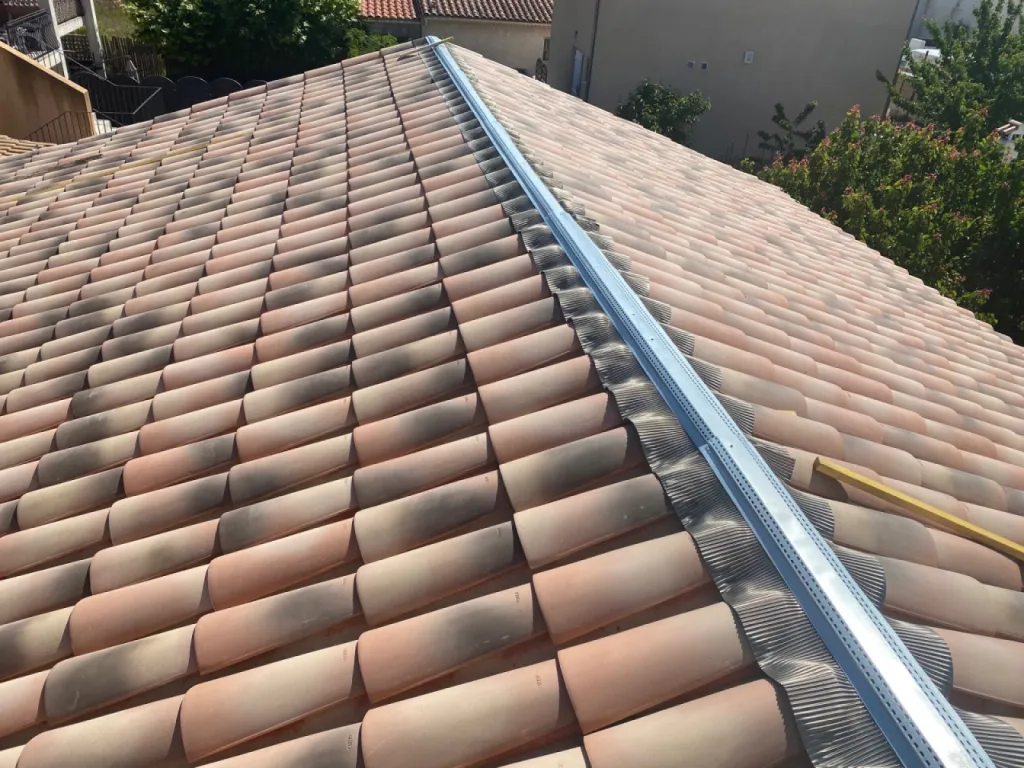 pose closoir sur toiture type pst canal sur gignac la nerthe