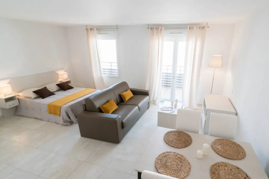Découvrez la vie en résidence services seniors grâce à nos séjours d'essai proche de Montpellier