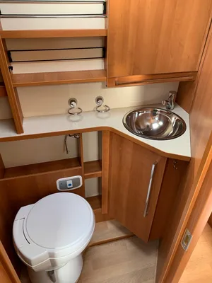 CABINET DE TOILETTE FERME