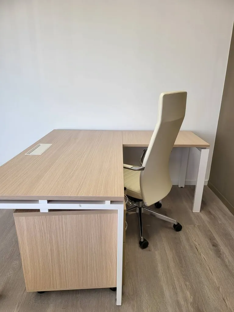 Bureau direction bois ASTRO avec fauteuil ergonomique à Aix-en-Provence