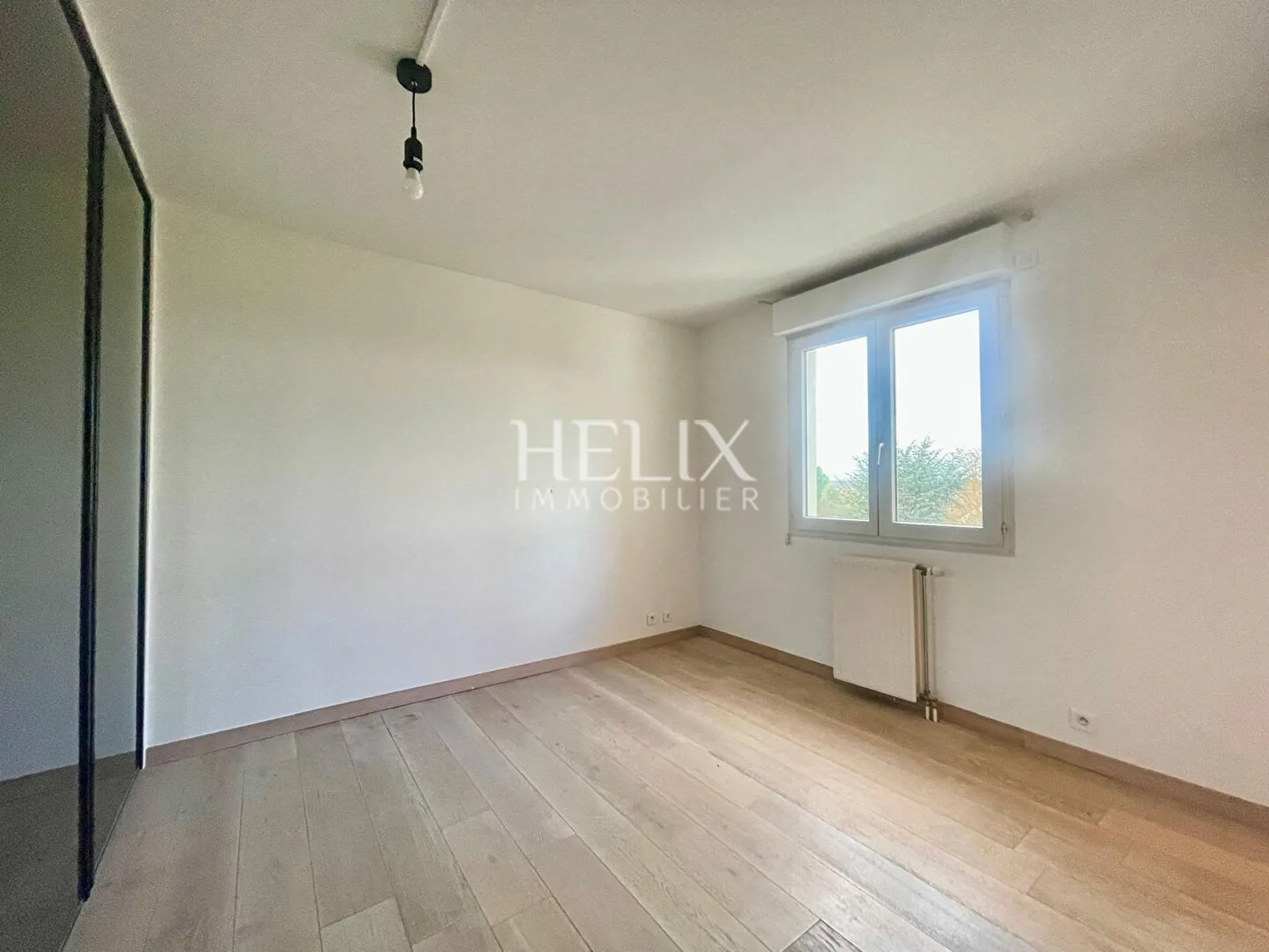 Joli Appartement  avec balcon et double parking refait à neuf