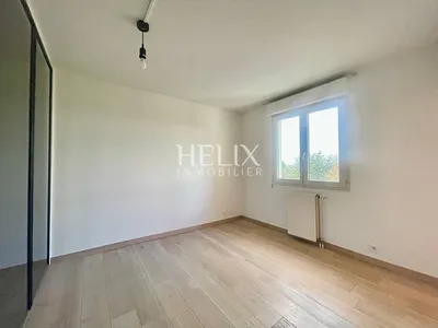 Joli Appartement  avec balcon et double parking refait à neuf