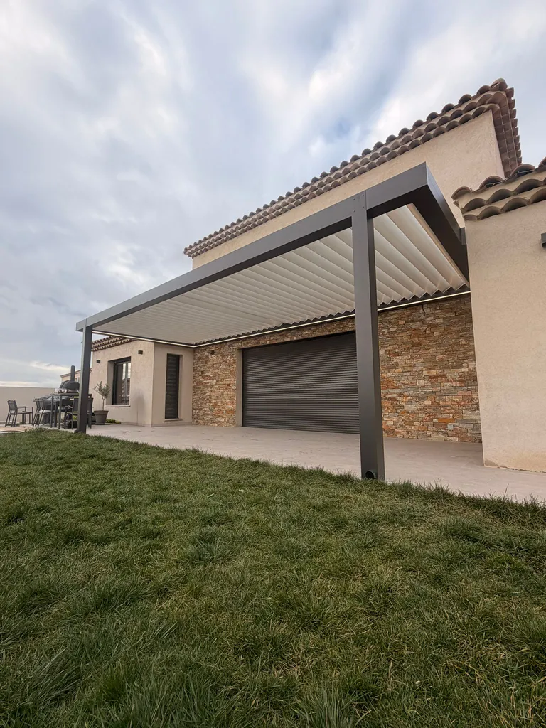 Pergola bioclimatique lames orientables Béziers