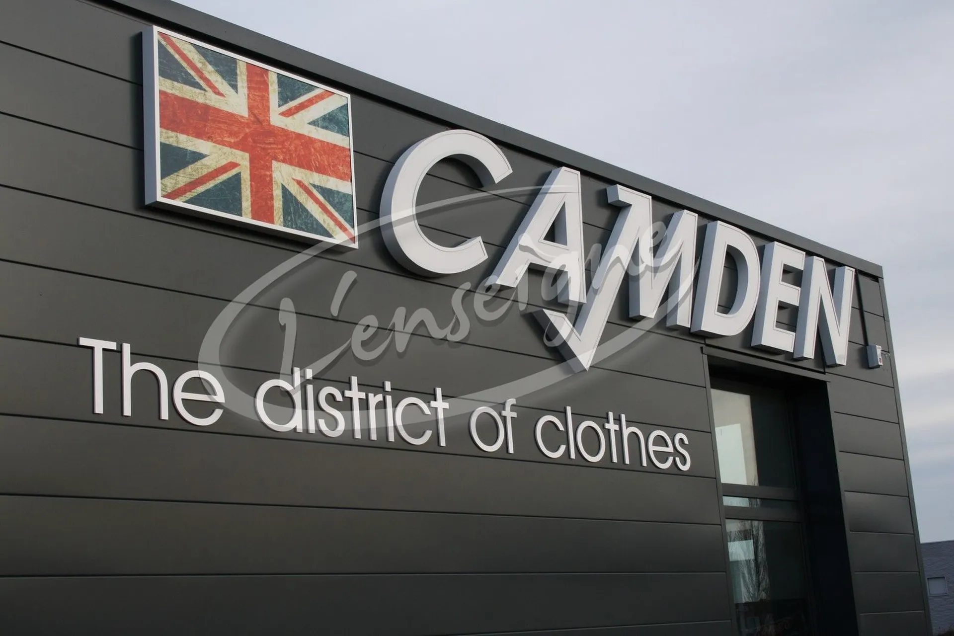 lettres et logos lumineux pour enseigne de magasin