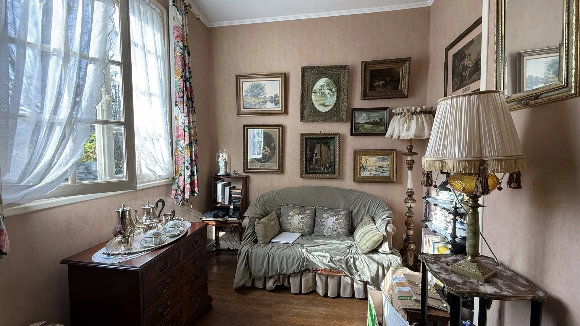 La véranda accessible depuis la cuisine apporte un espace supplémentaire appréciable pour cet achat de maison à Dieppe.