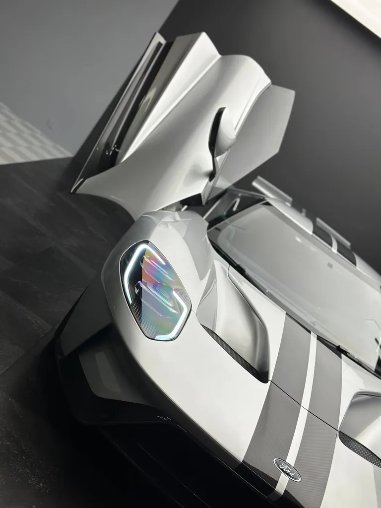 Film de protection PPF sur une Ford GT près de la ville du Mans, en Sarthe