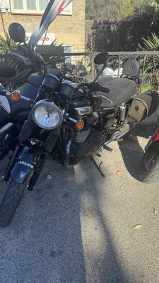 TRIUMPH BONNEVILLE T100