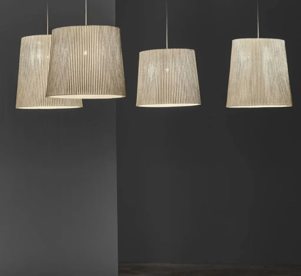 Sacha  présente dans son Concept Store les créations d'Arturo Alvarez, suspensions, lampes, lampadaires...