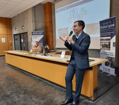 Damien Parisien intervient à l'IAE Lyon sur la réindustrialisation et la souveraineté sanitaire française