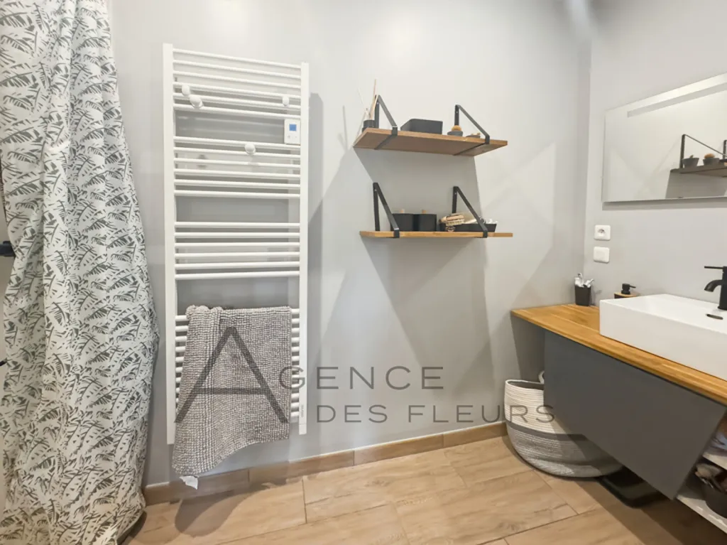 A saisir sur la commune du THUIT DE L'OISON 27370 maison de 107 m² édifiée sur 650 m² de terrain.