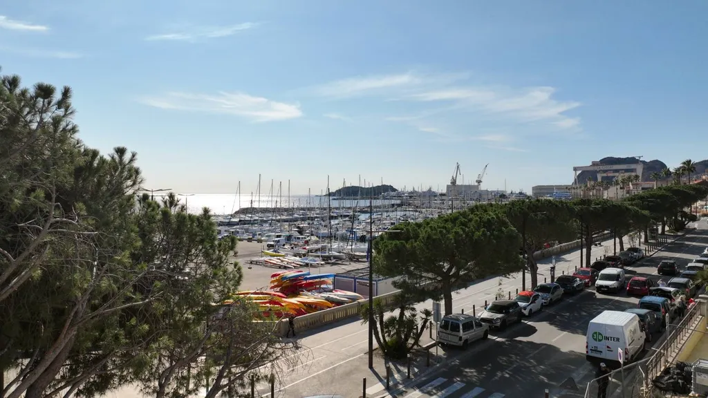 Vente appartement T3 La Ciotat  2 éme étage avec terrasse - B21