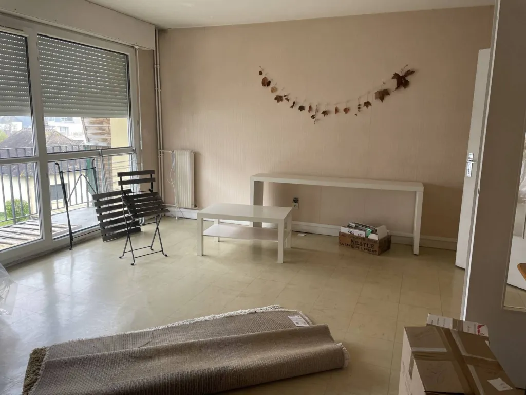 intérieur d'un salon d'un appartement de fonctions