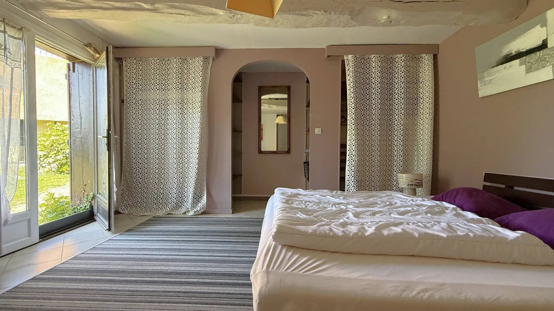 Proche de Dieppe et des axes routiers : propriété de 2,5 hectares : Emplacement stratégique entre campagne paisible et accès facile.