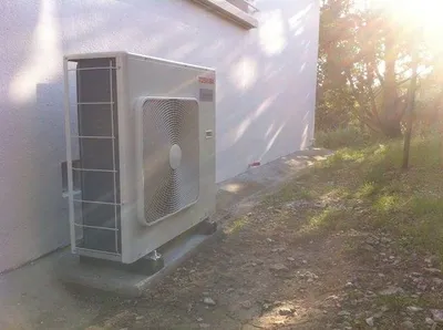 Pose d'une pompe à chaleur Toshiba les Angles dans le Gard