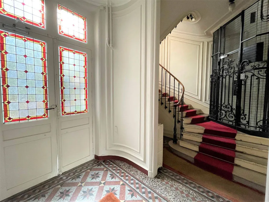 A vendre 5 pièces avec chambre de service à Neuilly 92200