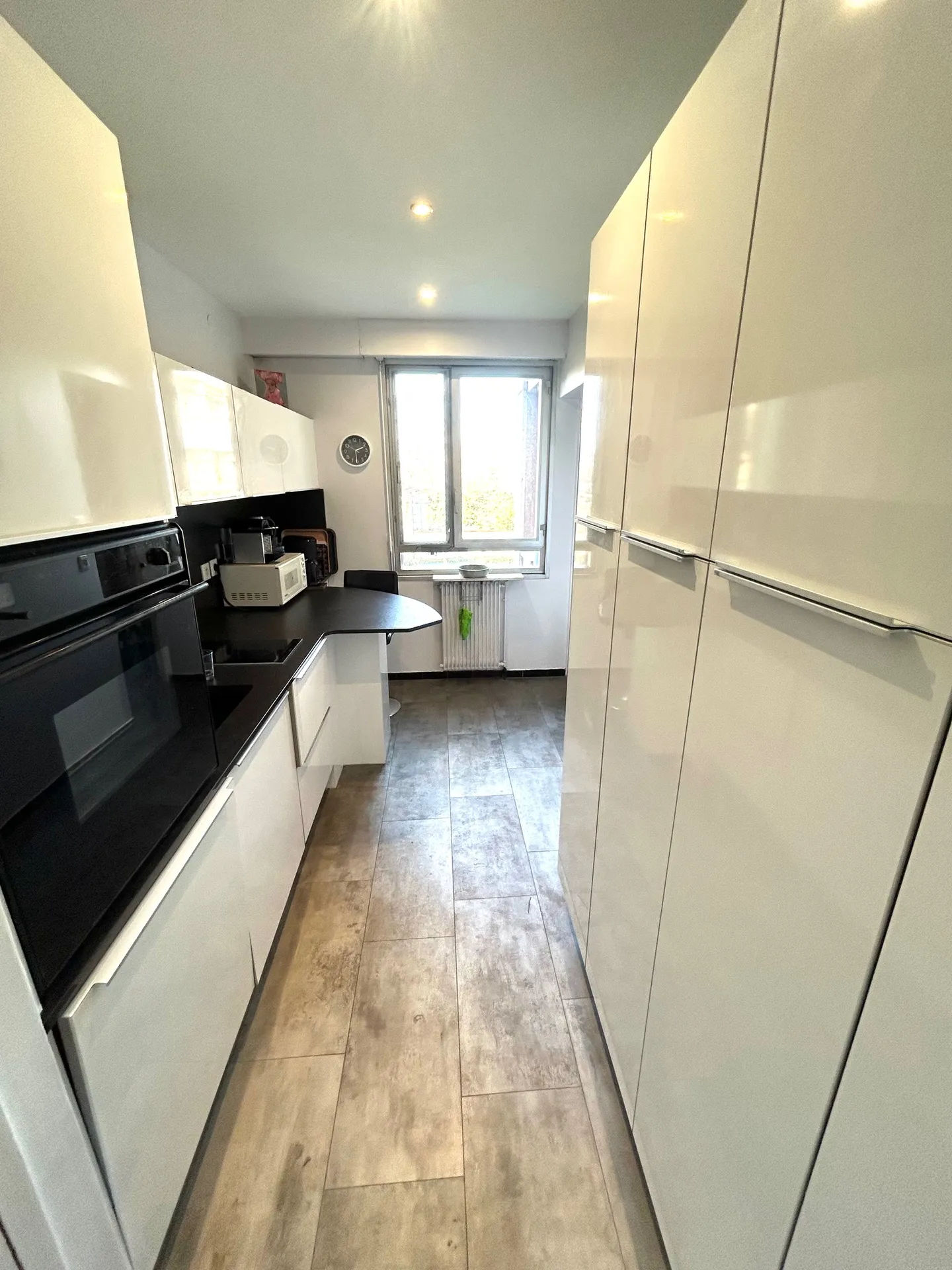 Bel appartement T4 avec parking, Bordeaux Barrière du Médoc
