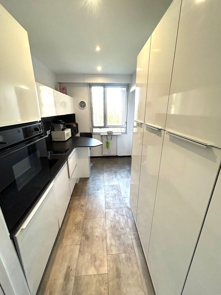 Bel appartement T4 avec parking, Bordeaux Barrière du Médoc
