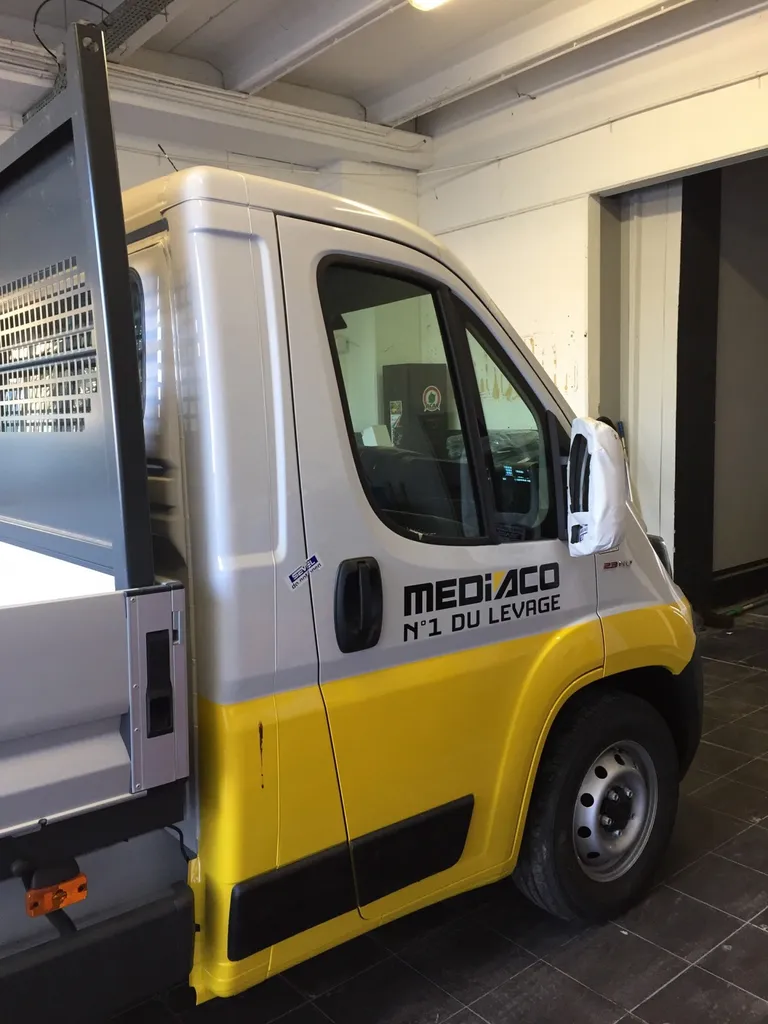 Le marquage de camion pour un support publicitaire mobile en grand format