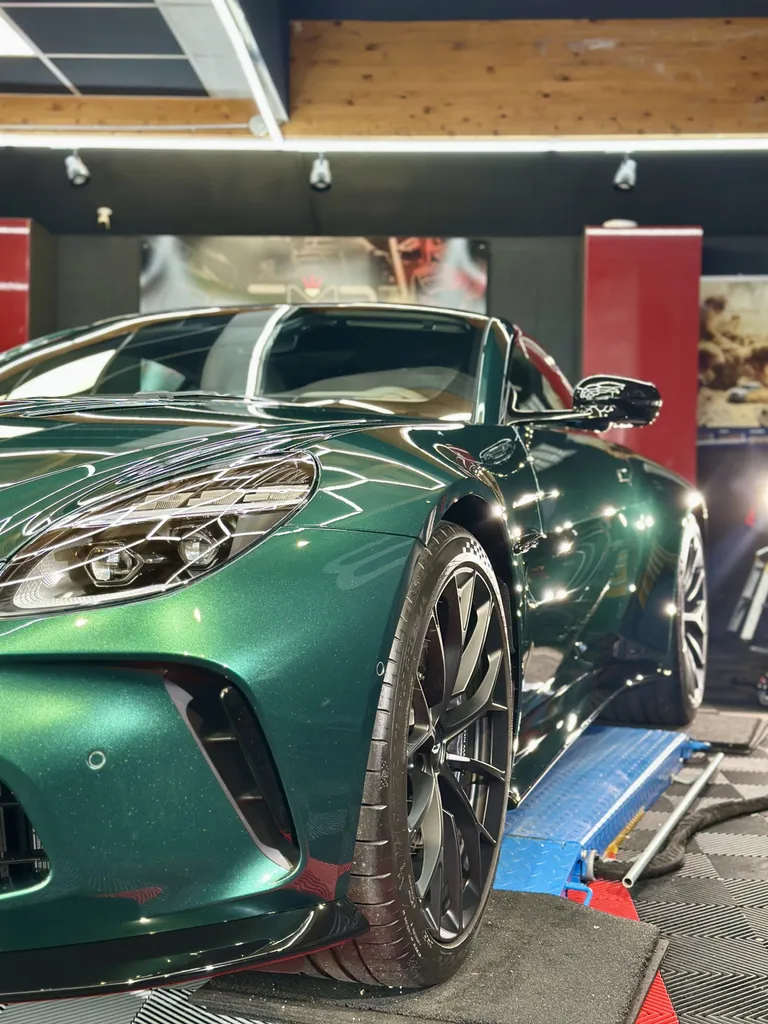 protection carrosserie PPF traitement céramique sur Aston martin Vantage Lyon 