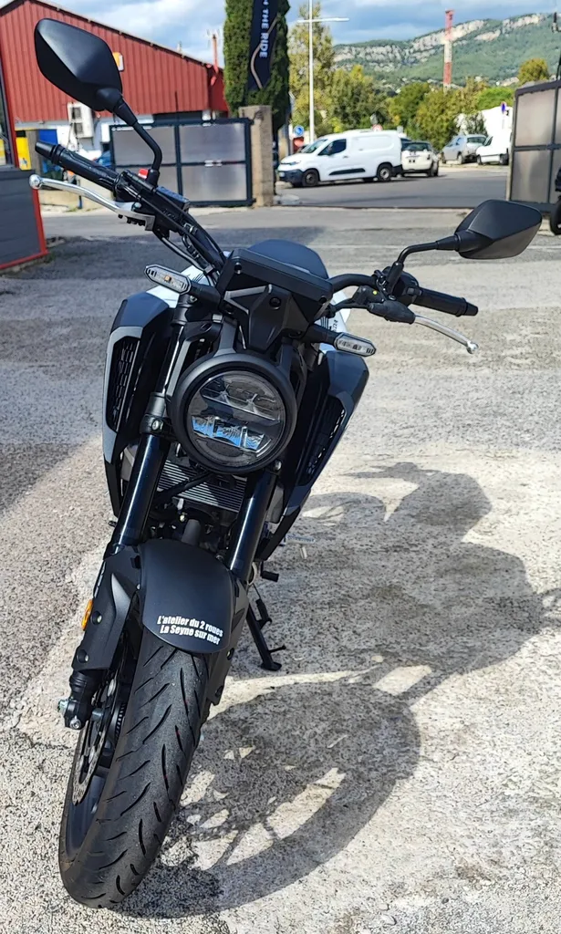 HONDA CB 125 R DU 01/2025 AVEC 500 KM