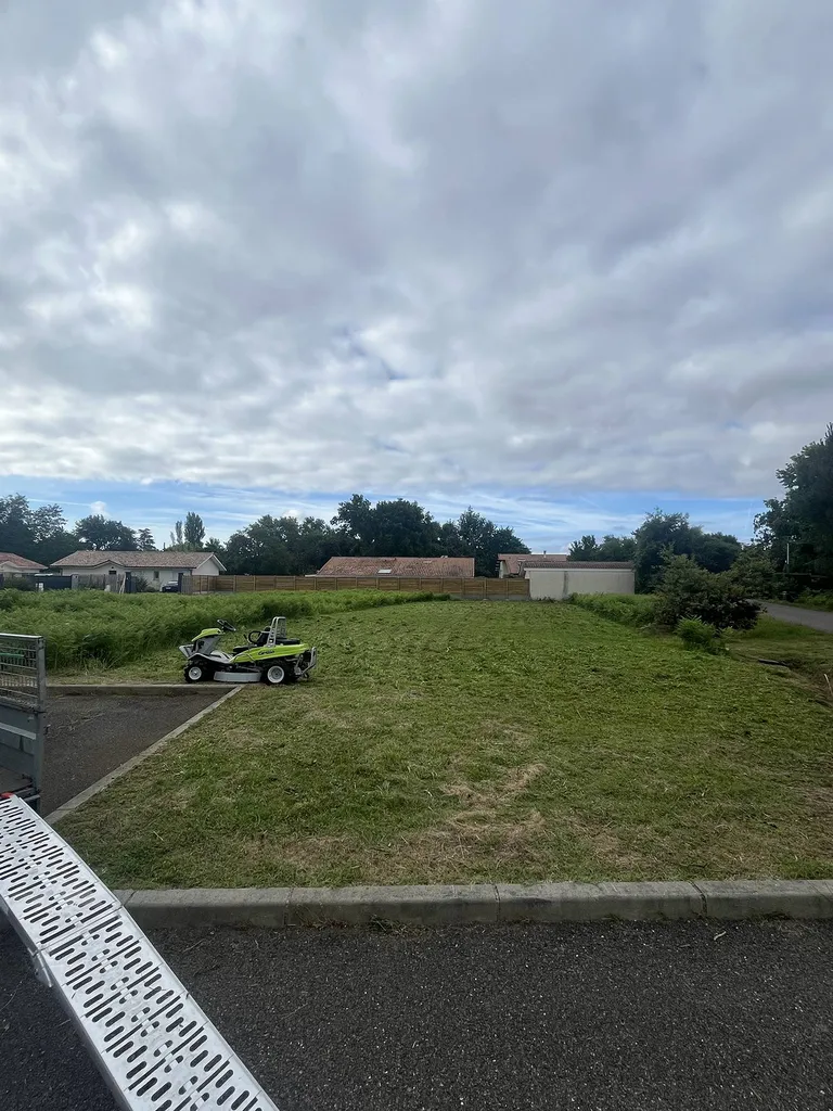 Débroussaillage de votre terrain pour prévenir les risques d’incendie à Sainte-Eulalie-en-Born