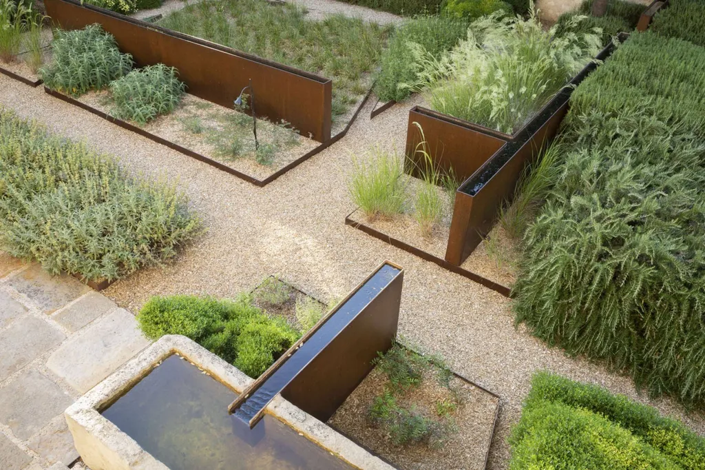 Saint-Rémy-de-Provence, exceptionnelle propriété agricole sur 11 hectares   