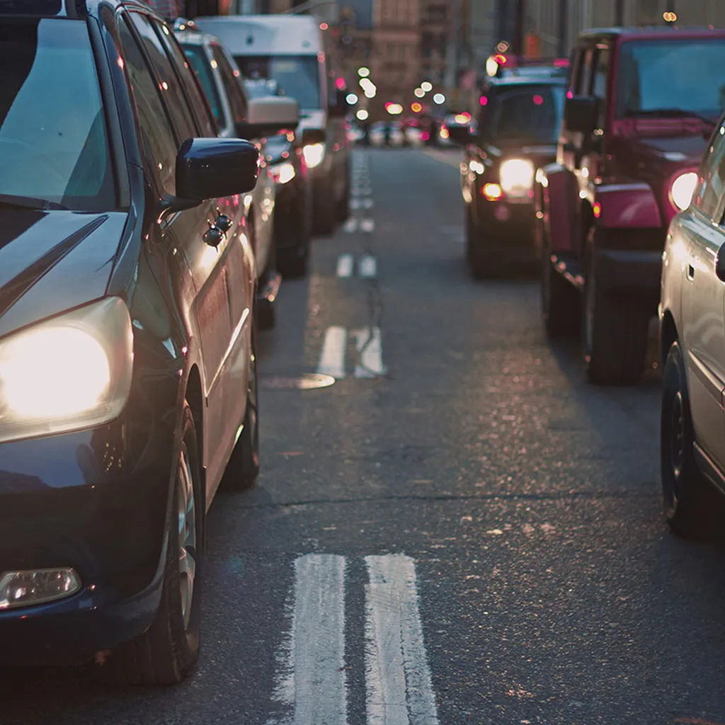 Motard non assuré victime d’un accident de la circulation consultant un avocat pour savoir s’il peut être indemnisé malgré l’absence d’assurance par Consolin Avocats
