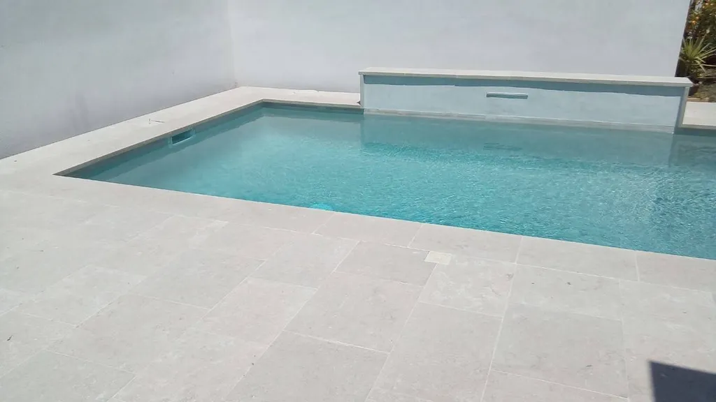 DALLAGES EXTERIEURS EN PIERRE NATURELLE MOLEANOS