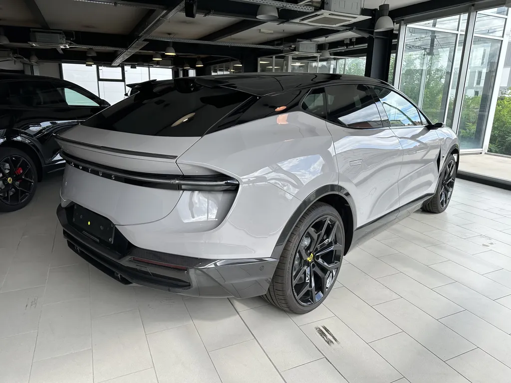 Lotus Eletre : traitement céramique GYEON Pure et film PPF par EMB Detailing à Vaugneray proche de lyon 6