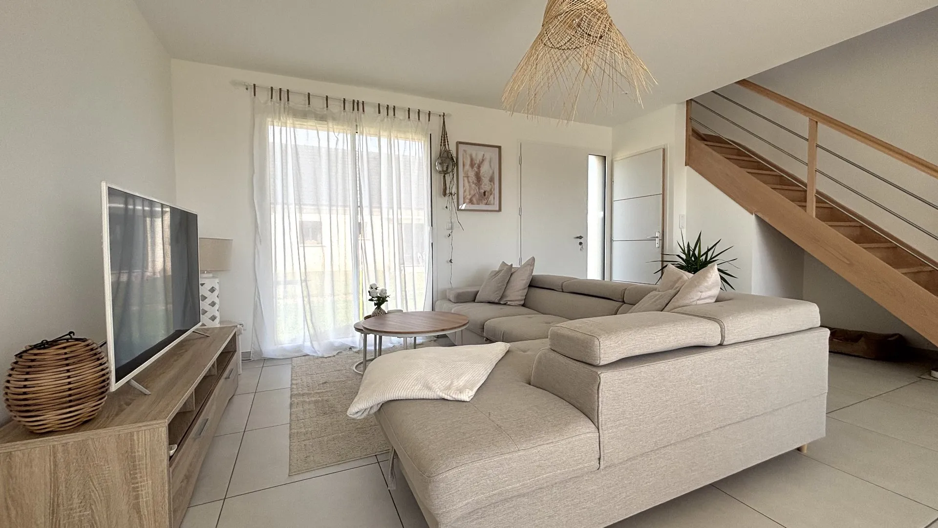 Maison contemporaine de 130m², avec 5 chambres, située à Eu (76260) proches des écoles et commerces, Normandie.