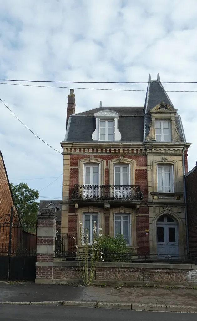 SOUS OFFRE Maison de Maître spacieuse en bord de mer entièrement rénovée, entre Dieppe et la Baie de Somme, en Normandie