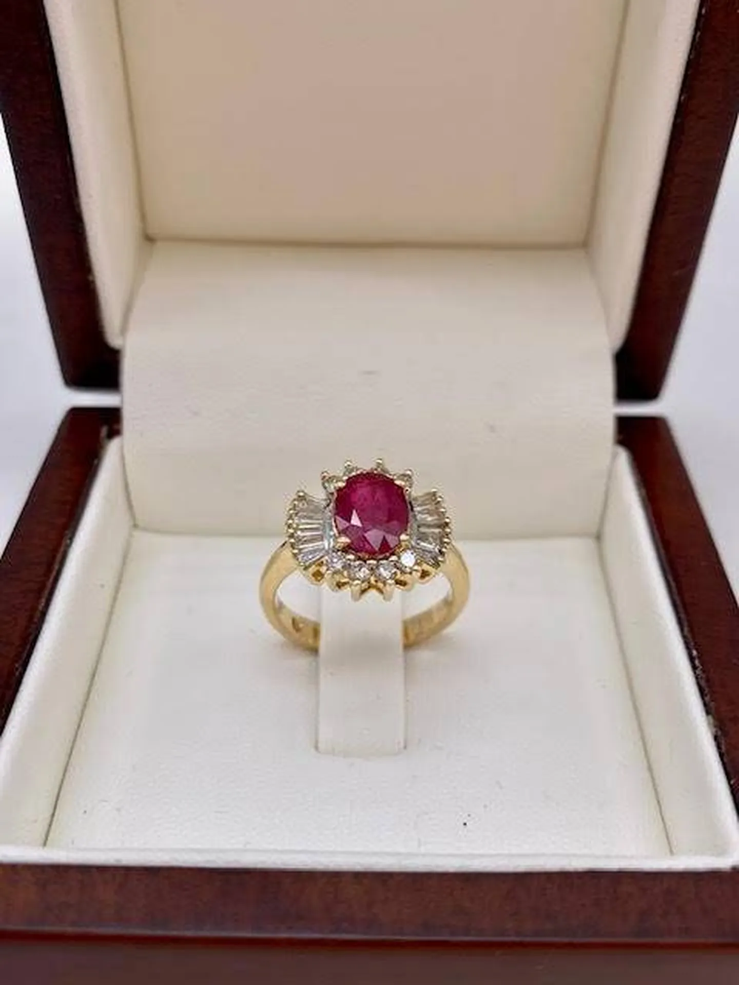Le Luxe à Portée de Main : La Sublime Bague Rubis -Diamant de La Teste de Buch chez Or Ligne près d'Arcachon