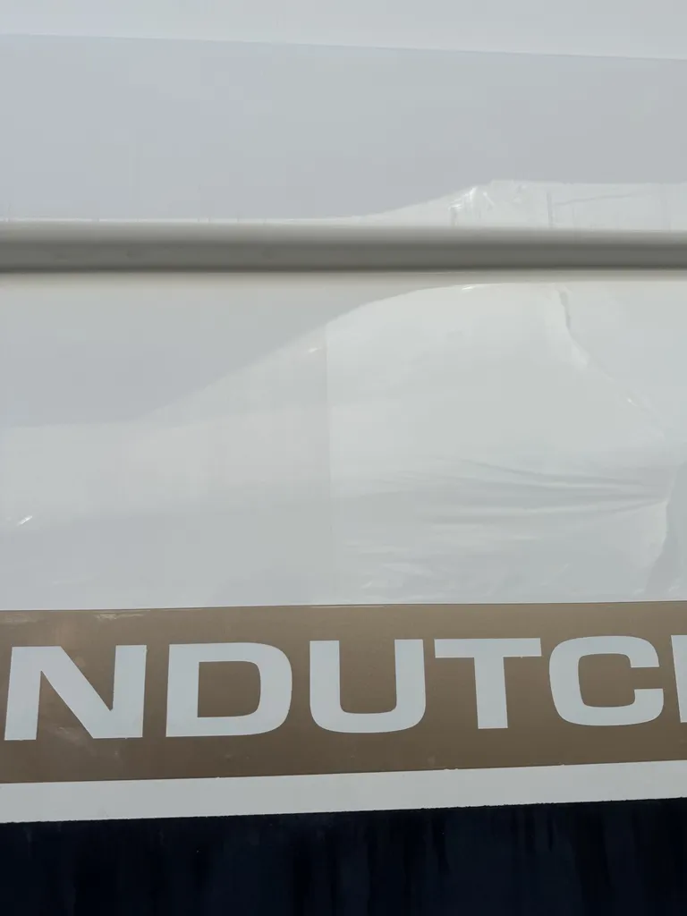 Polissage Intégral et Céramique Gtechniq Marine sur Van Dutch – La Référence de la Protection Nautique sur la Côte d'Azur