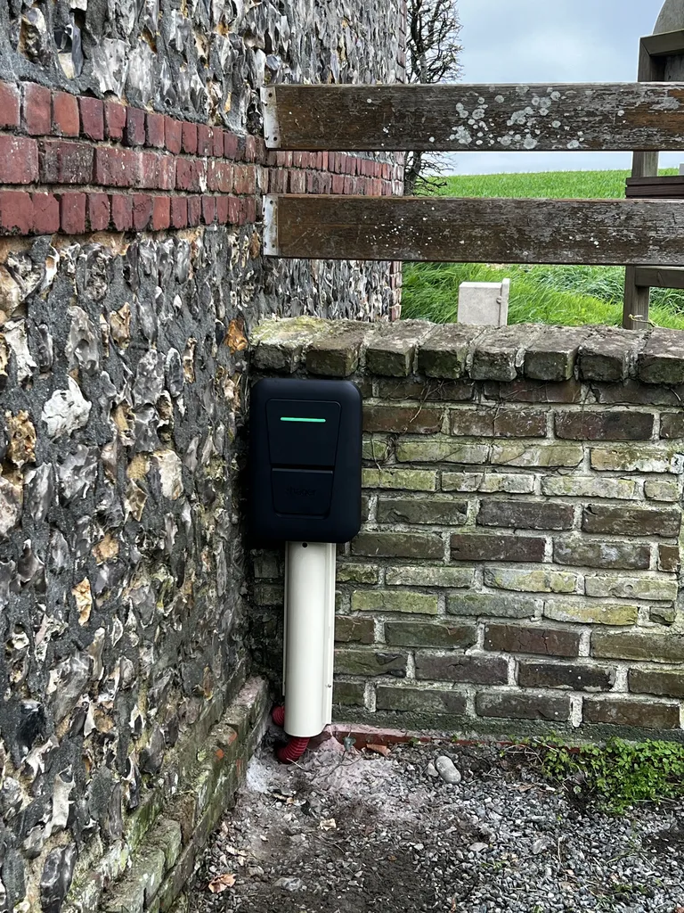 Installation borne de recharge voiture électrique 7,4 kW à Fécamp : solution IRVE Hager par Energ’Ecos