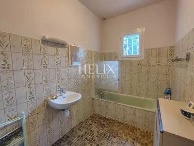 Maison familiale de 130 m2 sur 937 m2 de terrain comprenant 5 chambres, un grand double séjour et un sous-sol