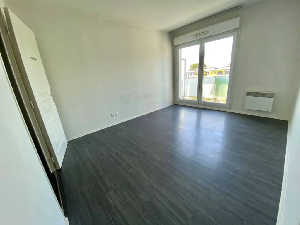 Acheter ou investir dans un appartement récent avec double parking et balcon, proche de l'université à Mont Saint Aignan (76)²